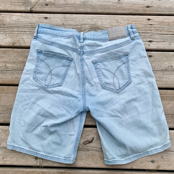 💜 Calvin Klein Light Wash Bermuda Denim Shorts - Size 8 - Picture 3 of 6